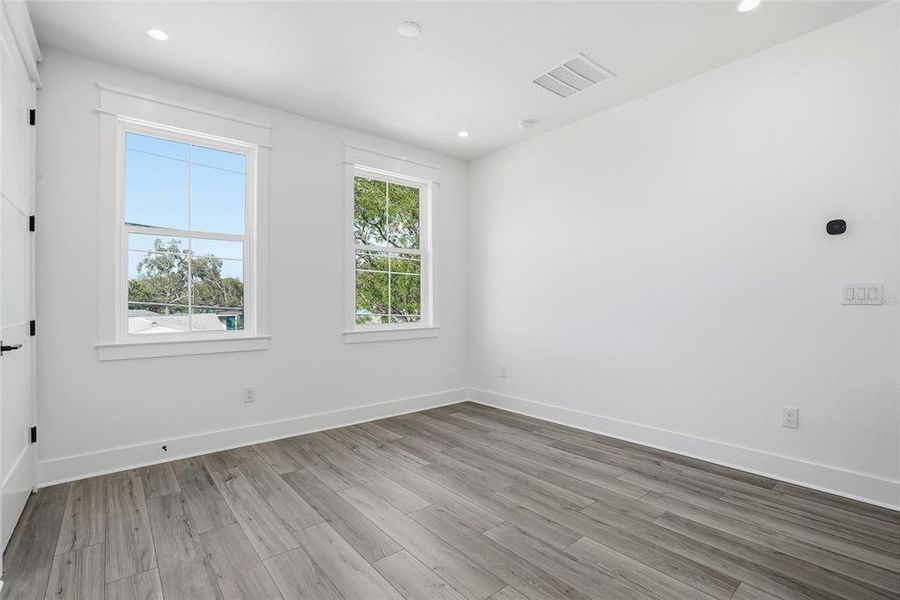 Spacious, unfurnished interior of a new home in , St. Petersburg (Image 48).