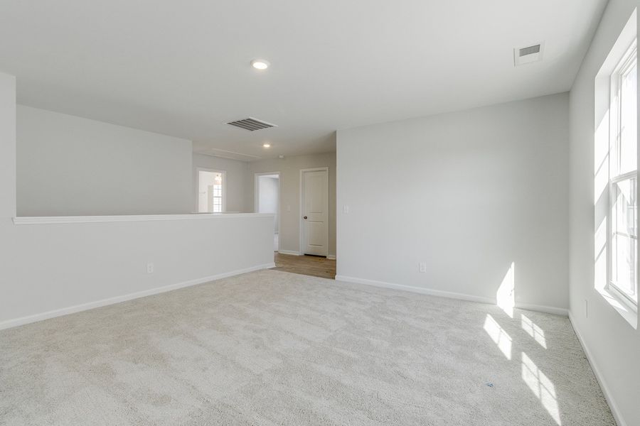 Spacious, unfurnished interior of a new home in Ellington, Elgin (Image 29).