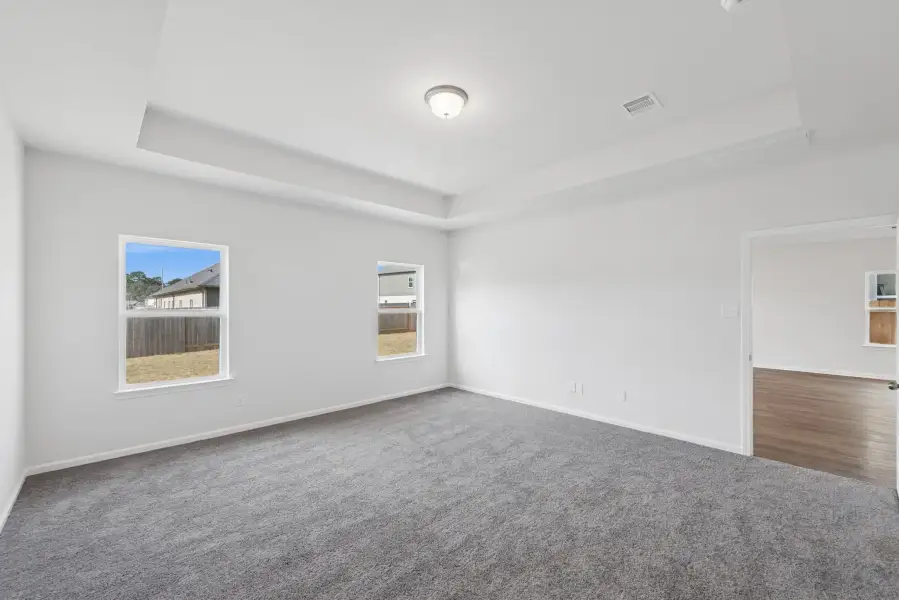 Spacious, unfurnished interior of a new home in Sierra Vista, Rosharon (Image 18).
