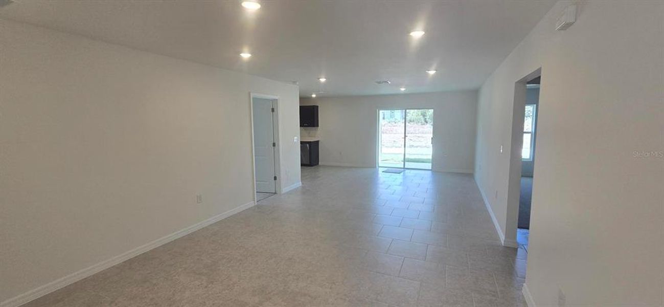 Spacious, unfurnished interior of a new home in Poinciana, Poinciana (Image 8).