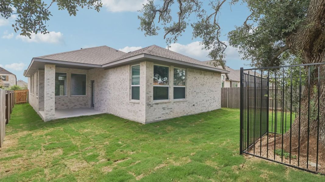 Exterior details and patio area of a home in Meyer Ranch 45's, New Braunfels (Image 3).