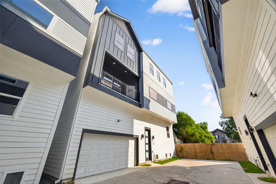 Welcome to 1122 W 16th Unit D Welcome to 1122 W 16th Unit D