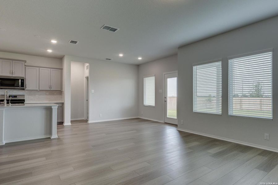 Spacious, unfurnished interior of a new home in Cordova Trails, Seguin (Image 21).