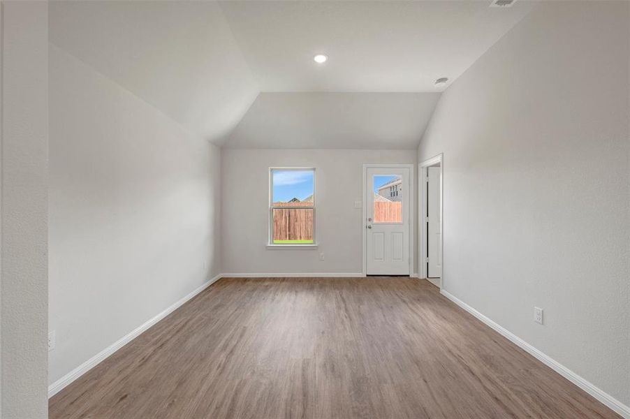 Spacious, unfurnished interior of a new home in Elevon, Lavon (Image 26).