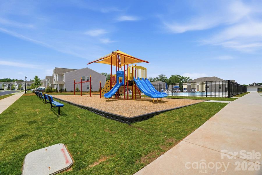 Community amenities in Legacy Ridge, Catawba (Image 28).
