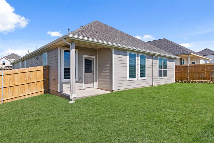 Exterior details and patio area of a home in Rocky Creek Crossing, Fort Worth (Image 2). Exterior details and patio area of a home in Rocky Creek Crossing, Fort Worth (Image 2).