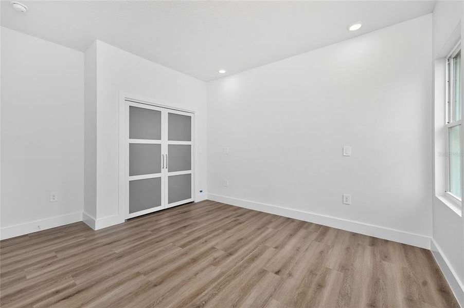 Spacious, unfurnished interior of a new home in , Rotonda West (Image 36).