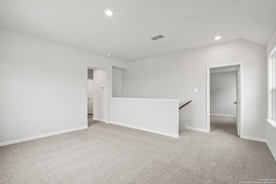 Spacious, unfurnished interior of a new home in Cinco Lakes, San Antonio (Image 21).