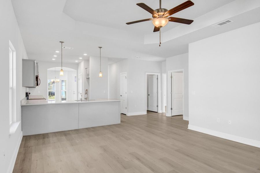 Spacious, unfurnished interior of a new home in The Bluffs at Lafayette, Freeport (Image 13).