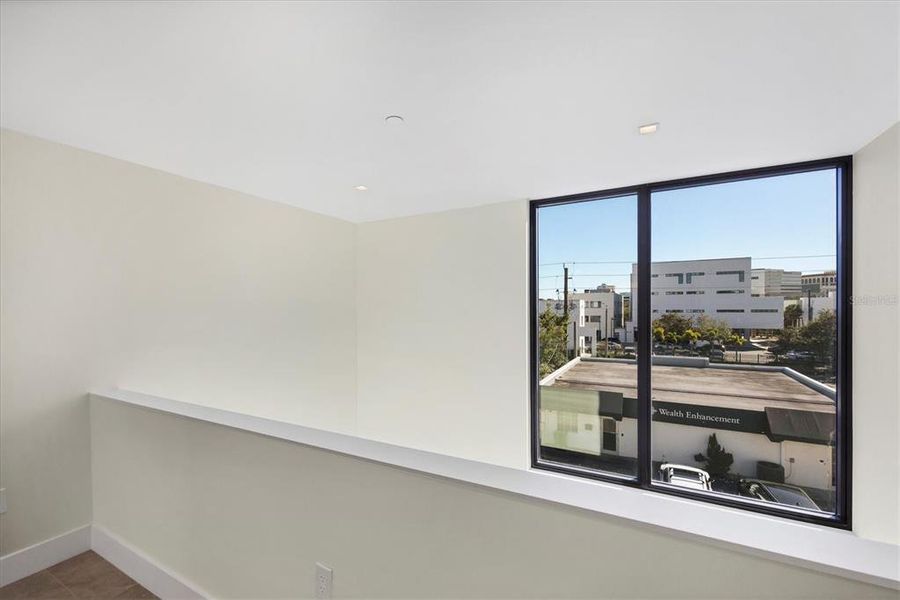 Spacious, unfurnished interior of a new home in , Sarasota (Image 21).