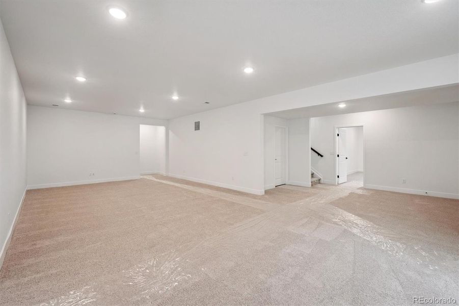 Spacious, unfurnished interior of a new home in The Aurora Highlands, Aurora (Image 13).