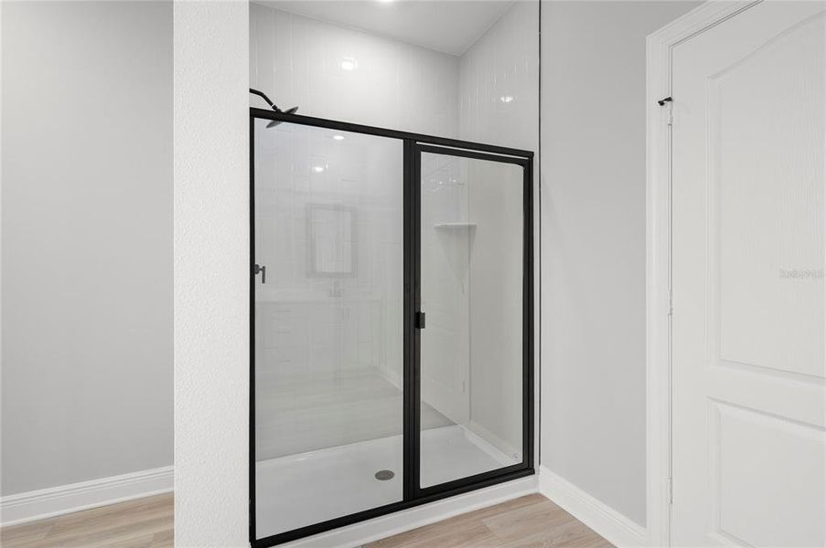 Spacious, unfurnished interior of a new home in Gum Lake Preserve, Lake Alfred (Image 24).