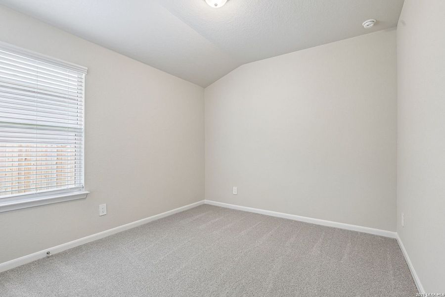 Spacious, unfurnished interior of a new home in Thomas Pond, San Antonio (Image 20). Spacious, unfurnished interior of a new home in Thomas Pond, San Antonio (Image 20).
