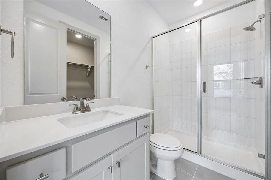 Friends and family will feel right at home in any of the beautifully finished guest baths in our Percy plan.