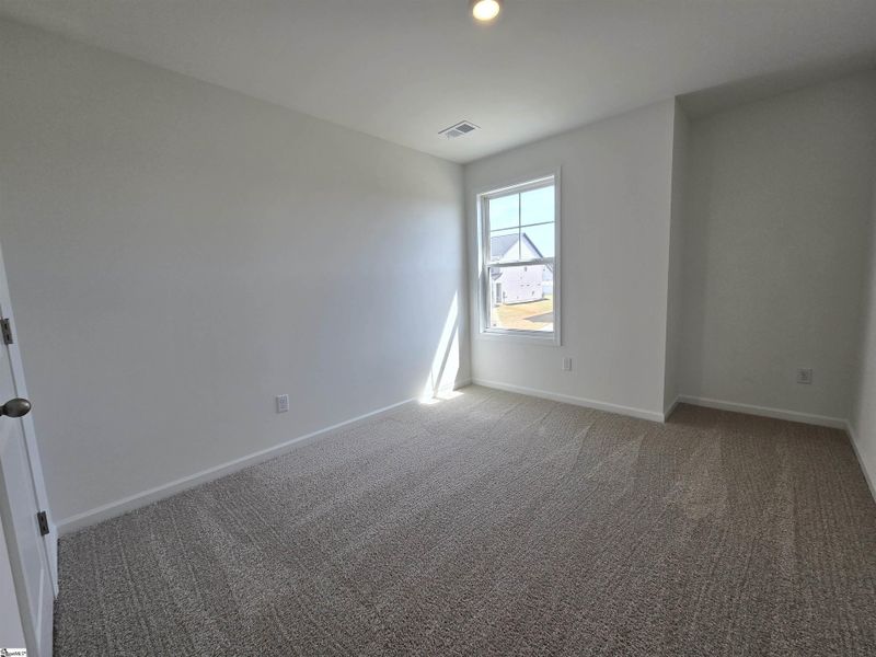 Spacious, unfurnished interior of a new home in Shiloh Trail, Wellford (Image 32).