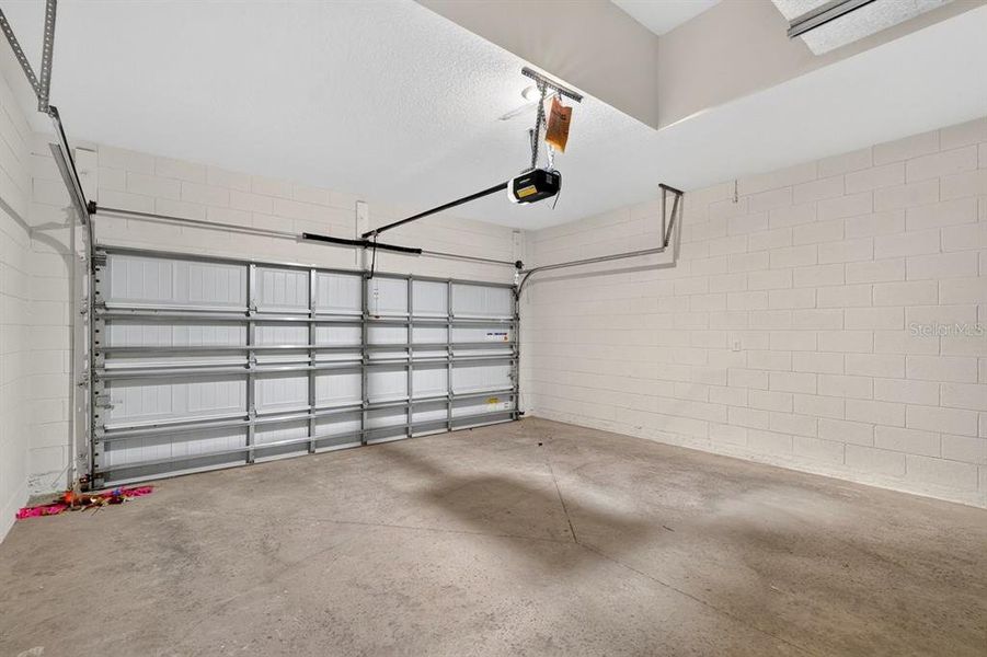 Spacious, unfurnished interior of a new home in , Deltona (Image 28).
