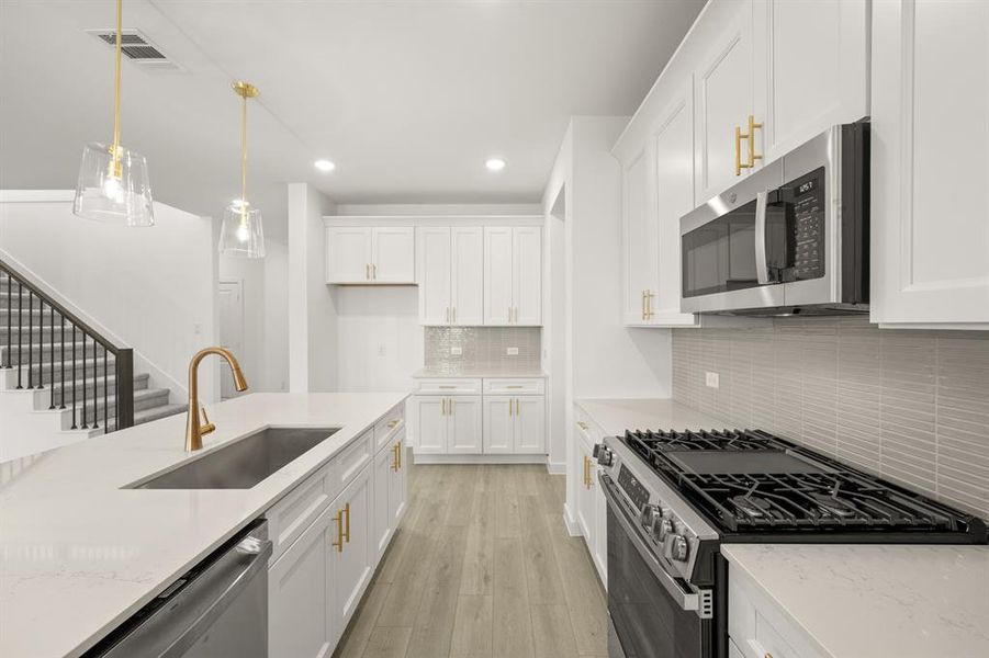 665 Tyronza- Kitchen-3