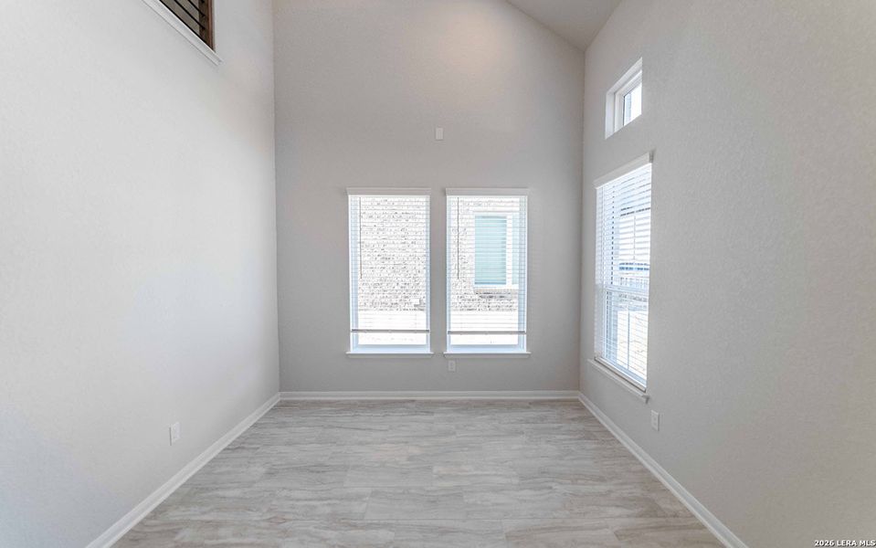 Spacious, unfurnished interior of a new home in , San Antonio (Image 14).