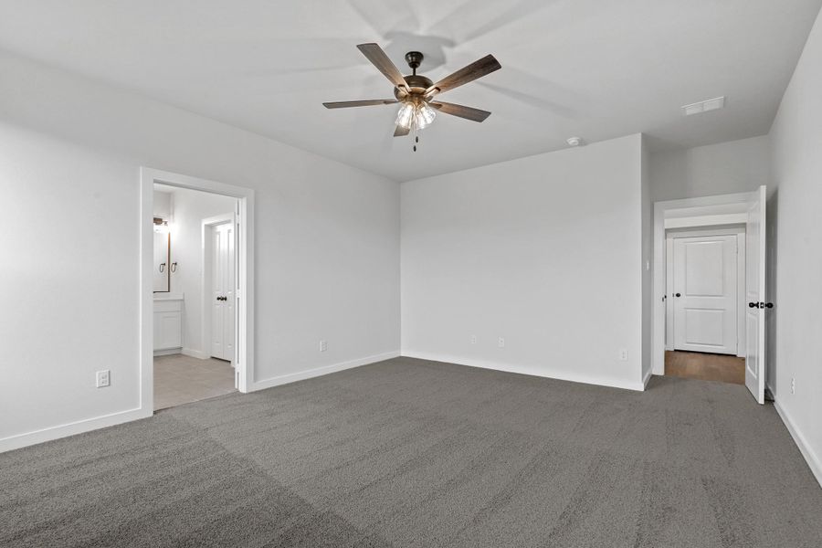 Representative unfurnished interior of a home built from the Garrison II by Cheldan Homes in Stoneview, Glen Rose (Image 63).