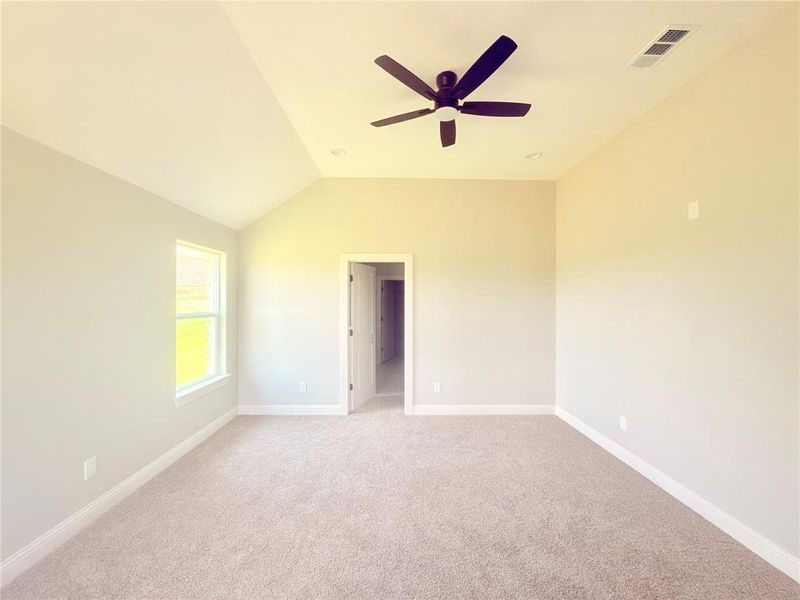 Spacious, unfurnished interior of a new home in , Mineral Wells (Image 17).