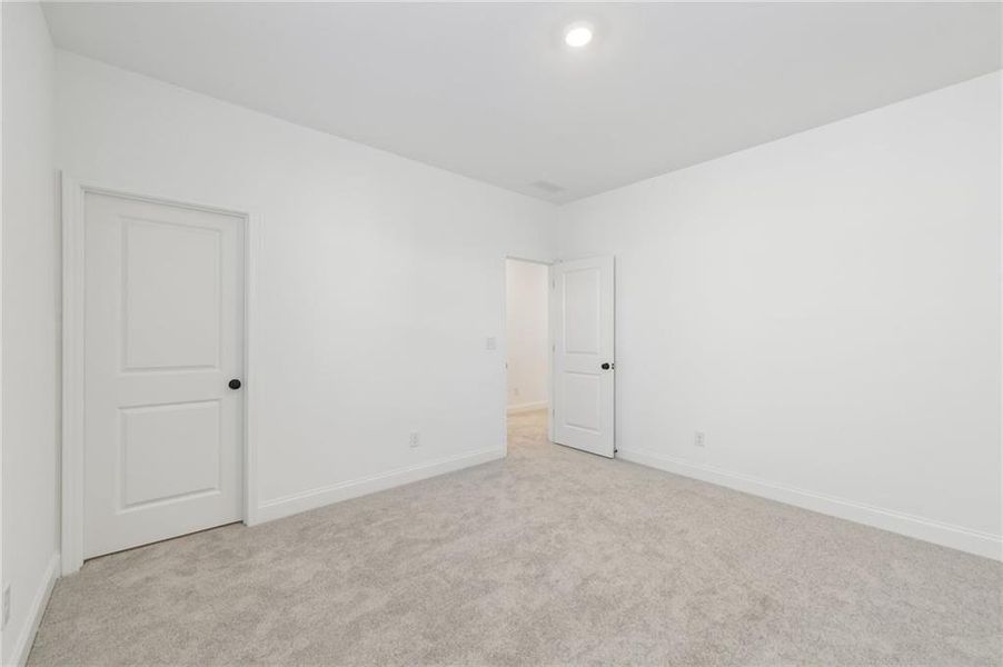 Spacious, unfurnished interior of a new home in Auburn Glen, Dacula (Image 34).