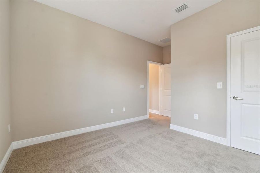 Spacious, unfurnished interior of a new home in , St. Petersburg (Image 25).