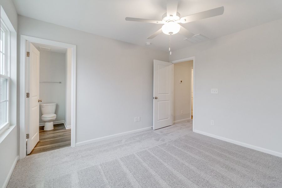 Spacious, unfurnished interior of a new home in Astoria, Columbia (Image 23).