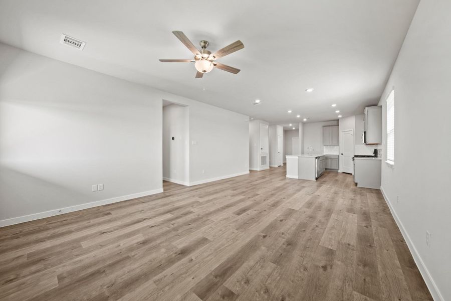 Spacious, unfurnished interior of a new home in Russell Ranch, Bay City (Image 15).