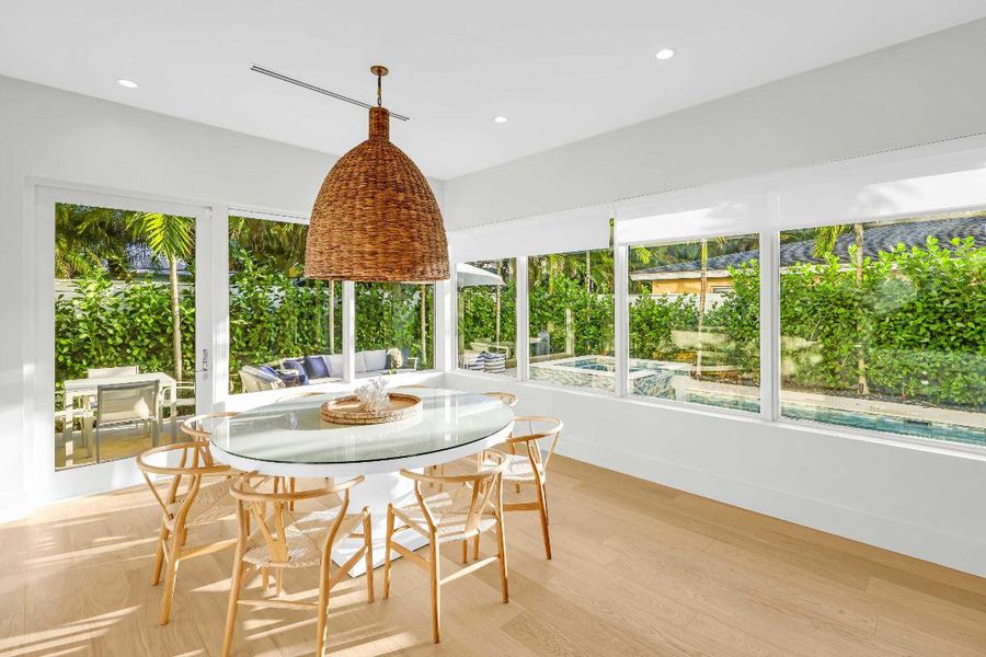Dining Area Dining Area
