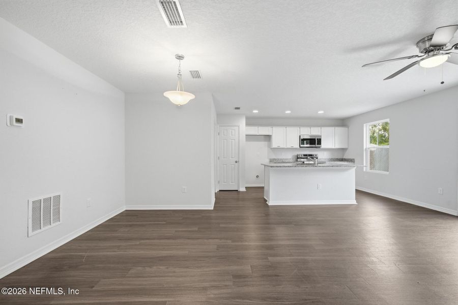 Spacious, unfurnished interior of a new home in , Jacksonville (Image 20).
