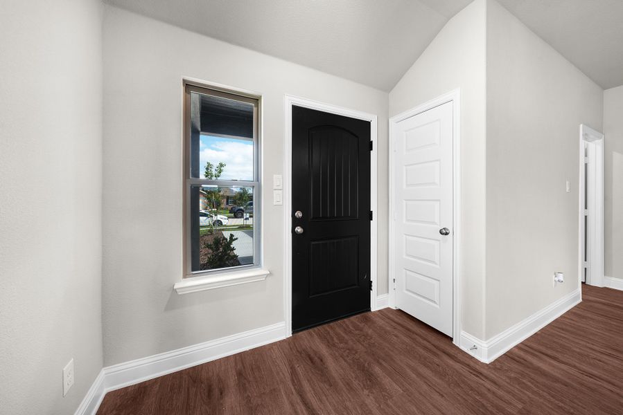 Spacious, unfurnished interior of a new home in Stonecreek, Sulphur Springs (Image 21).