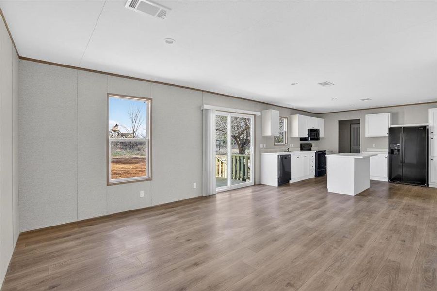 Spacious, unfurnished interior of a new home in , Aurora (Image 18).