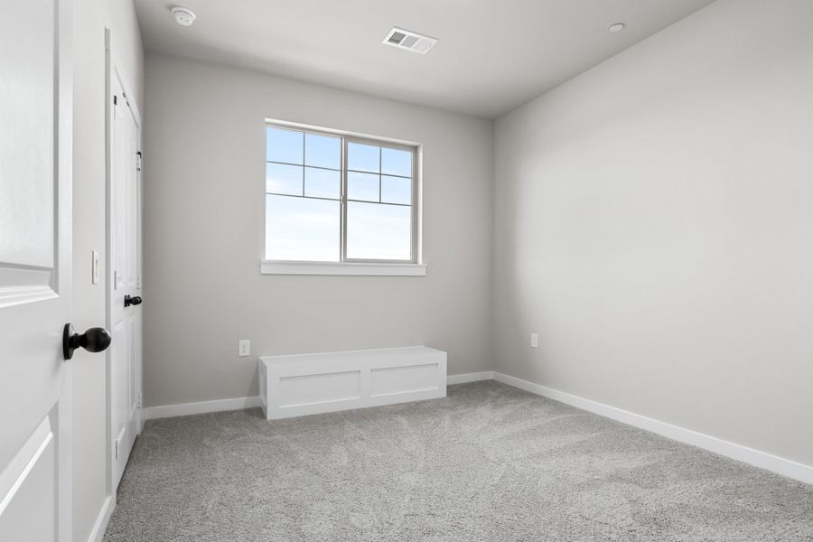 Spacious, unfurnished interior of a new home in Wildridge, Oak Point (Image 27).