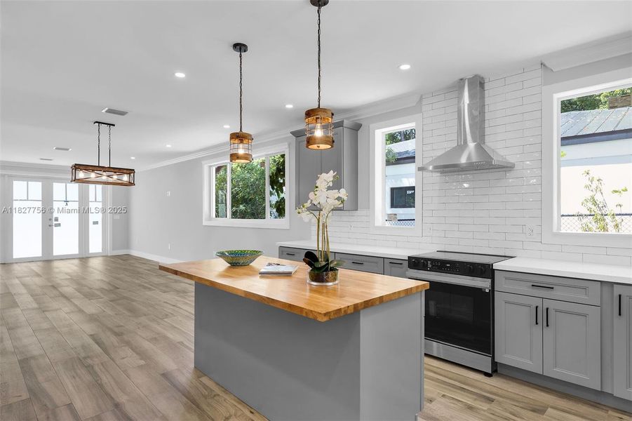 Furnished interior view inside a new home in , Key Largo (Image 30).