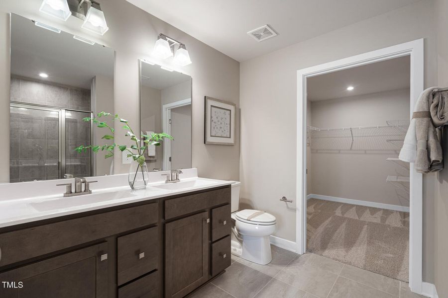 19 primary bathroom(2)