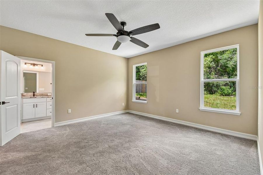 Spacious, unfurnished interior of a new home in , Deland (Image 30).
