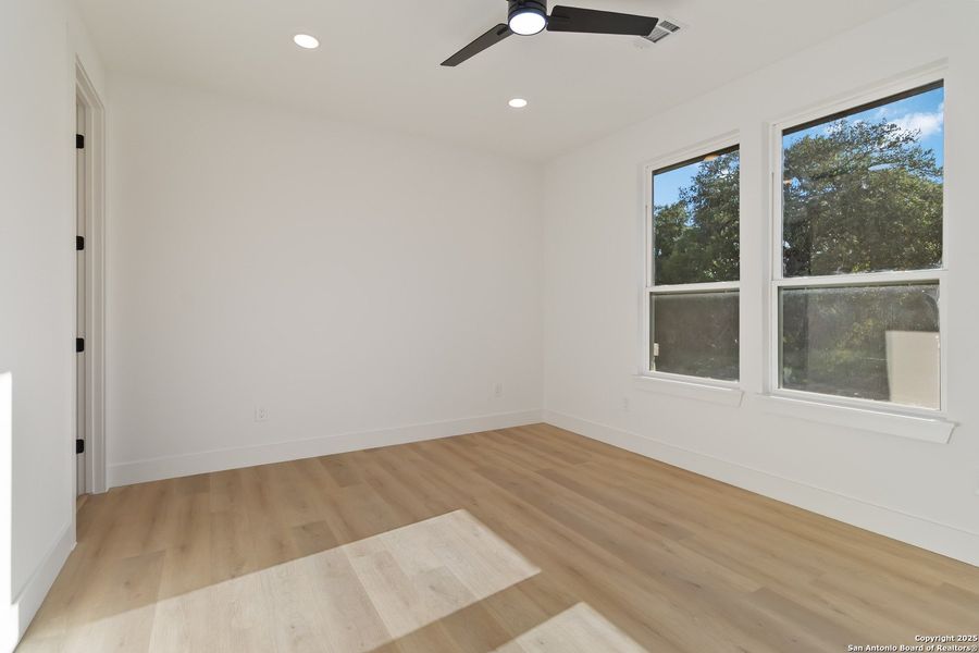 Spacious, unfurnished interior of a new home in , Blanco (Image 25).