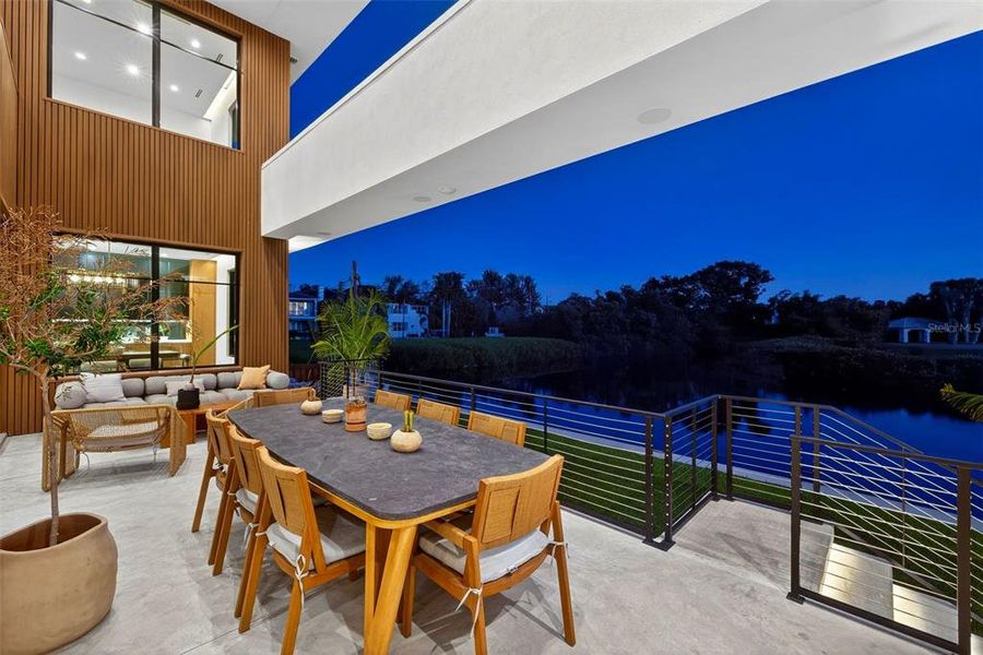 Exterior details and patio area of a home in , St. Petersburg (Image 3).