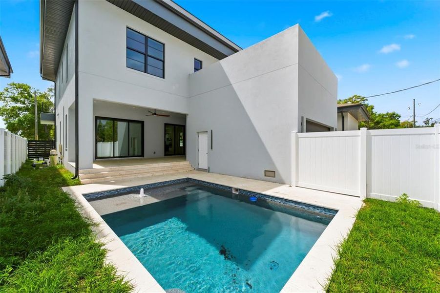 Exterior details and patio area of a home in , St. Petersburg (Image 3).
