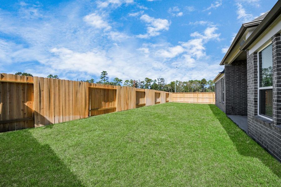 Come and see this spacious backyard with its beautiful covered patio. There is plenty of room for the kids to play and adults to relax. Perfect for your outdoor living space, patio furniture, bbq pit, and so much more. The possibilities are endless! Come and see this spacious backyard with its beautiful covered patio. There is plenty of room for the kids to play and adults to relax. Perfect for your outdoor living space, patio furniture, bbq pit, and so much more. The possibilities are endless!