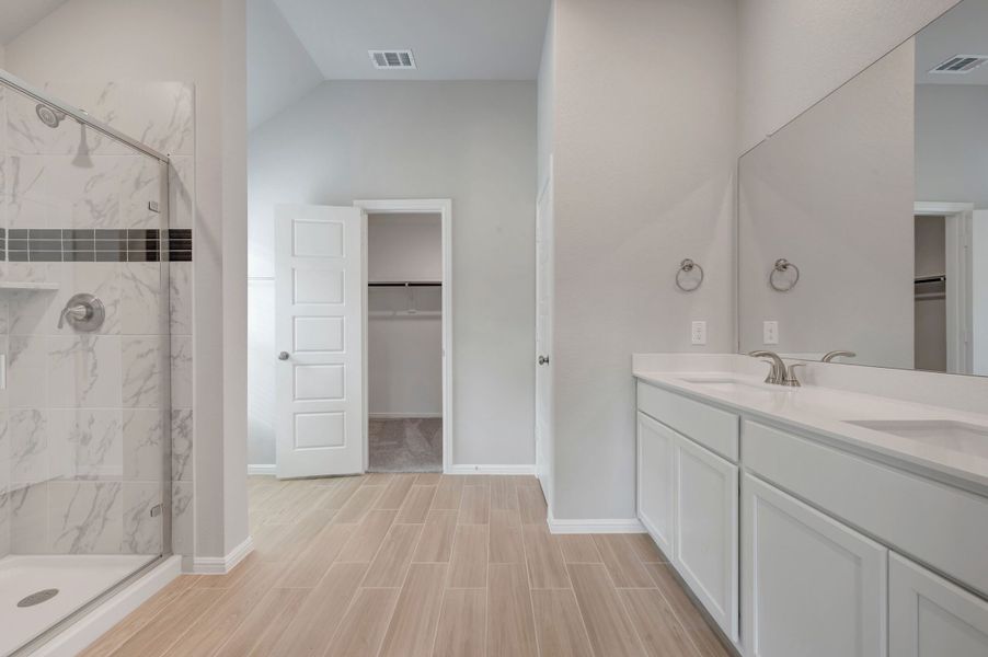 Owner's Bathroom Owner's Bathroom