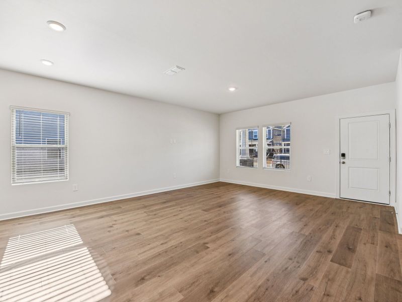 Spacious, unfurnished interior of a new home in Nolen Farm, Gastonia (Image 9).
