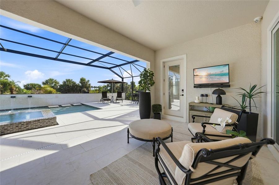 Exterior details and patio area of a home in , Venice (Image 24).