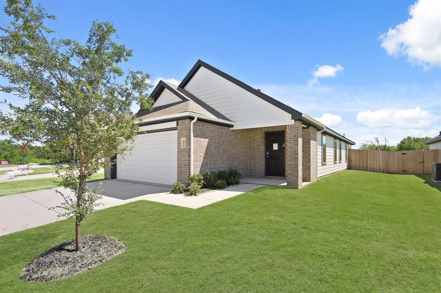 Front exterior of a new home in Deer Creek, Fort Worth, TX, highlighting curb appeal (Image 1). Front exterior of a new home in Deer Creek, Fort Worth, TX, highlighting curb appeal (Image 1).