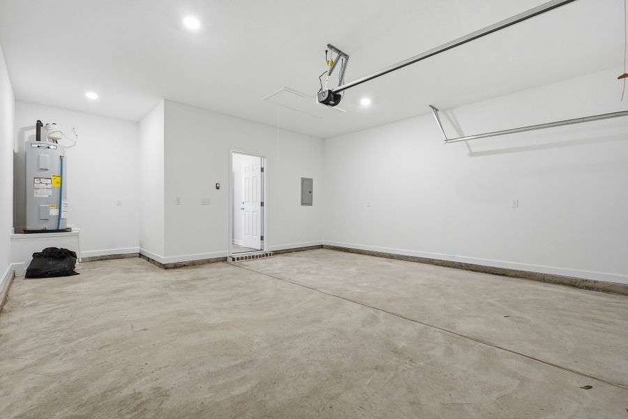 Spacious, unfurnished interior of a new home in , Crestview (Image 29).