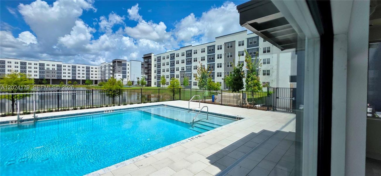Condo located in Orlando, FL showcasing its design and architecture (Image 21).