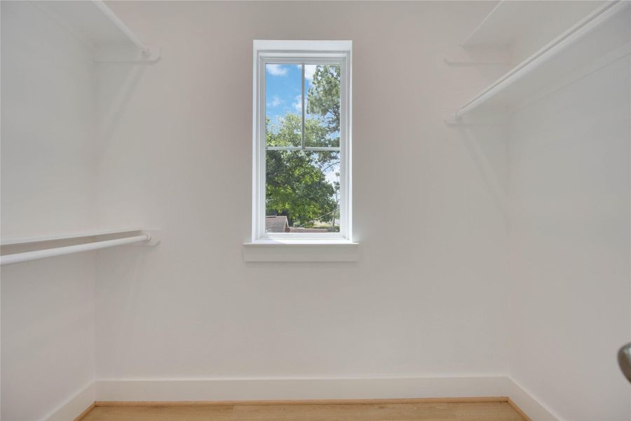 Spacious, unfurnished interior of a new home in , Houston (Image 14).
