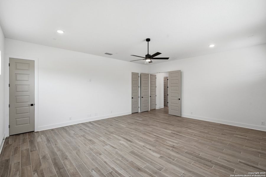 Spacious, unfurnished interior of a new home in Caliza Reserve, Boerne (Image 36). Spacious, unfurnished interior of a new home in Caliza Reserve, Boerne (Image 36).