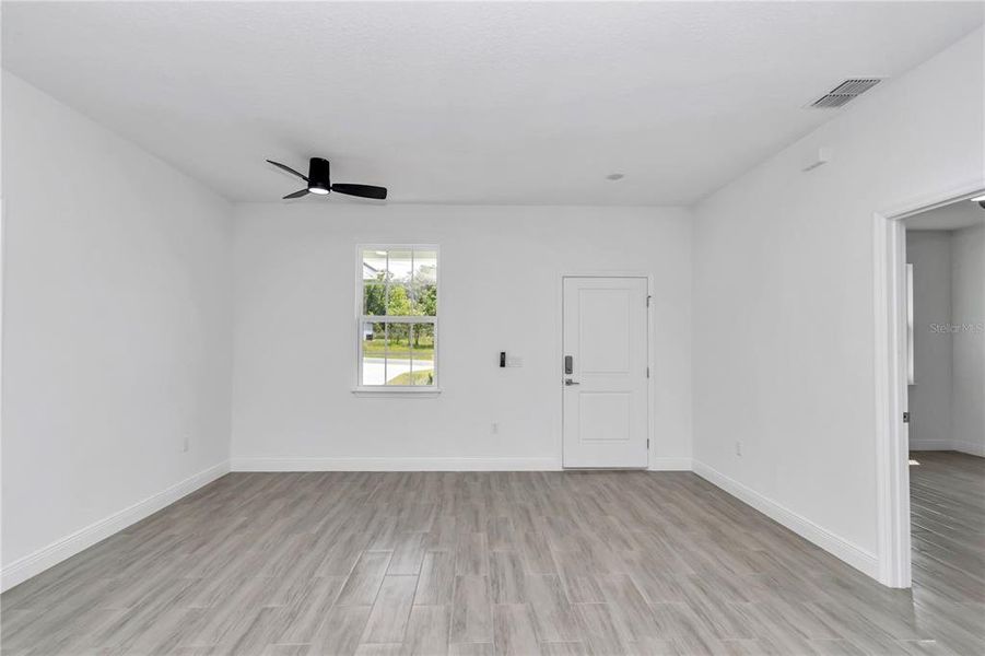Spacious, unfurnished interior of a new home in , Citrus Springs (Image 14).