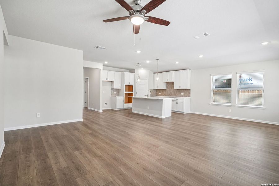 Spacious, unfurnished interior of a new home in Arcadia Ridge - Classic Series, San Antonio (Image 29).